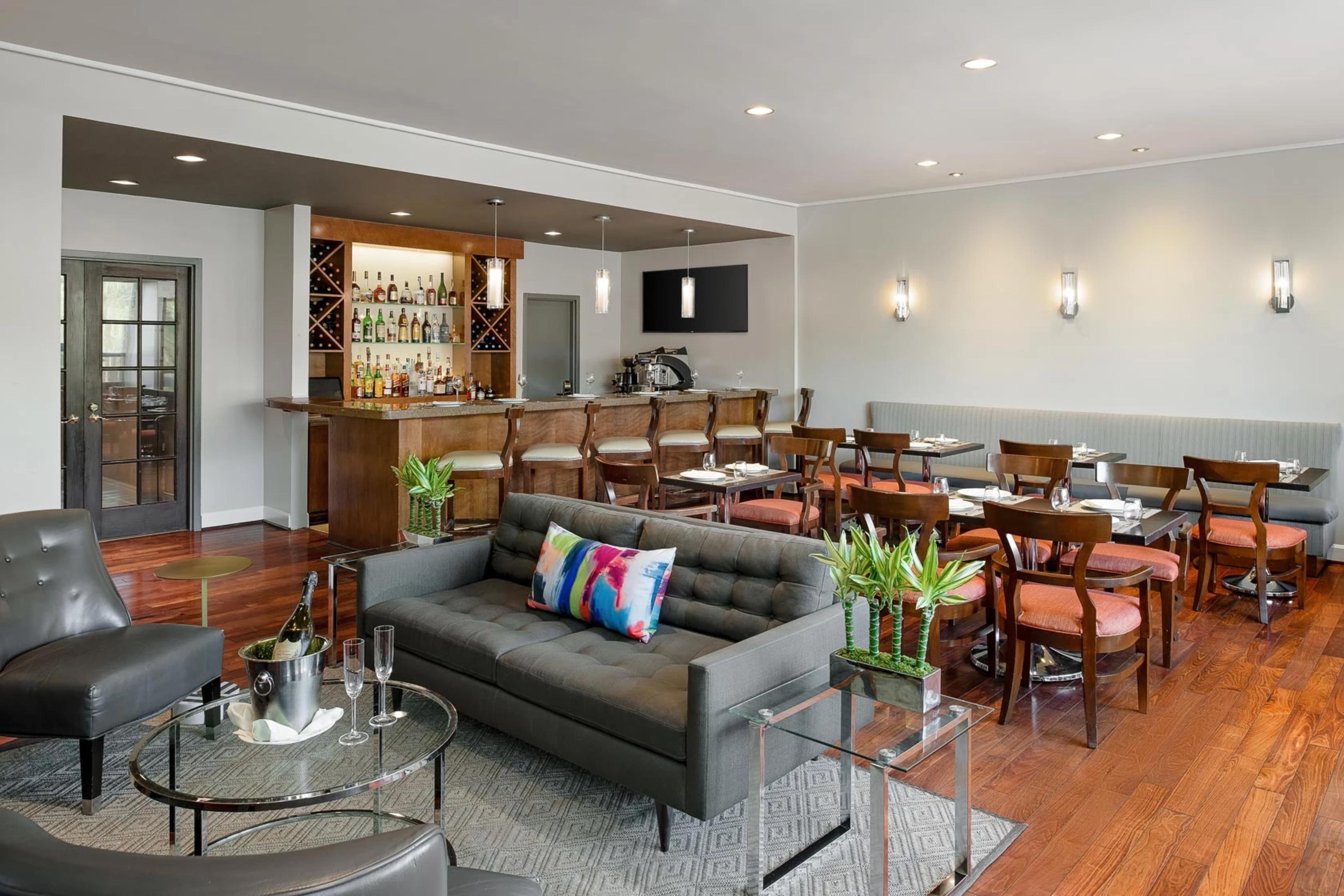 Le Parc At Melrose Hotel
