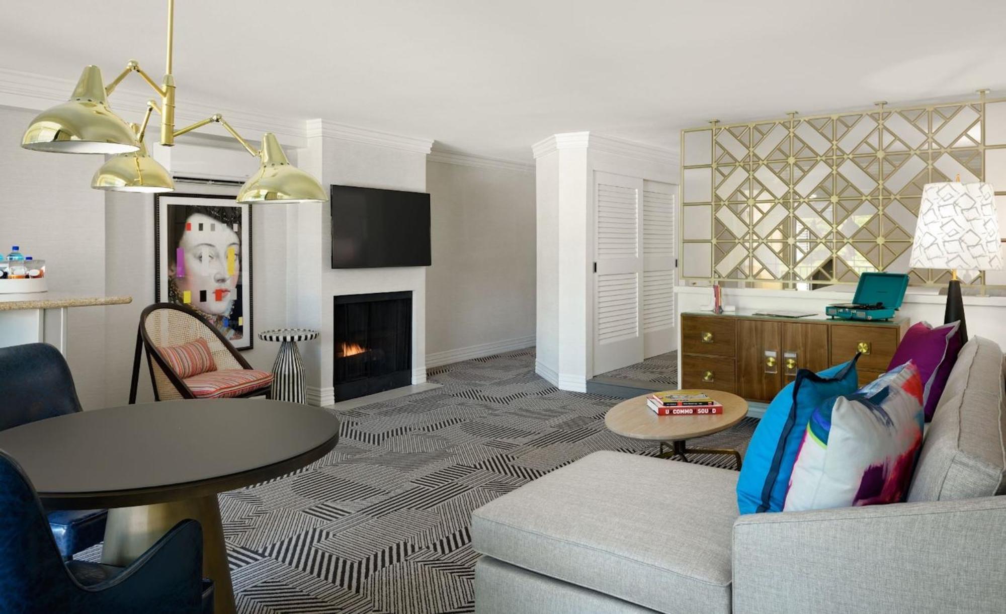 Le Parc At Melrose Hotel
